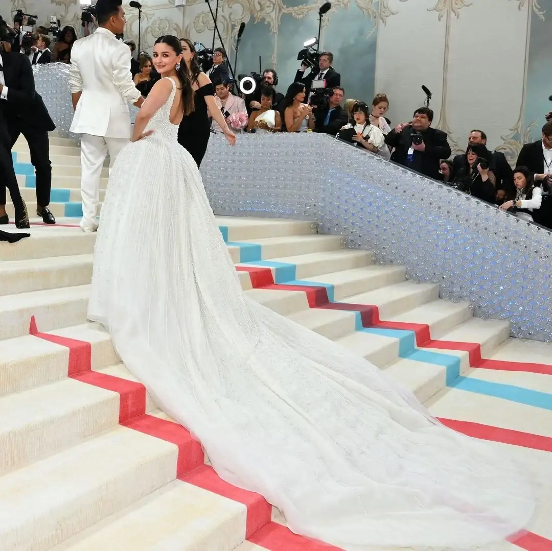 INDIAN ACTRESS ALIA BHATT IMAGES IN WHITE DRESS AT MET GALA 2023 5